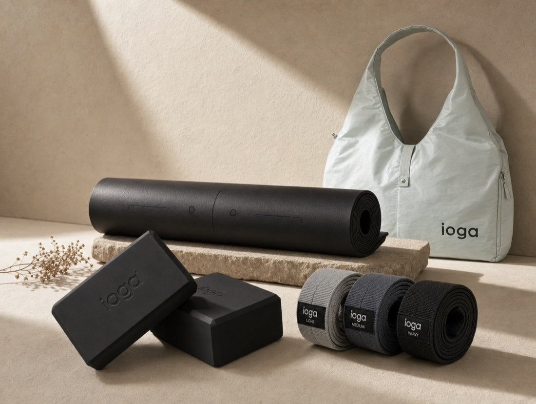 Kit de Yoga Completo Balance IOGA — tapete negro de caucho natural, 2 bloques, bolsa y bandas de resistencia